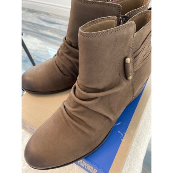 Clarks Charlten Rosa Women's Boots Mushroom Nubuck : 12 B - Medium, NIB - Picture 12 of 16